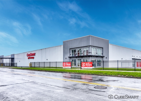 Facility photo: //images.sparefoot.com/medium/23729568d793eb70b29.jpg