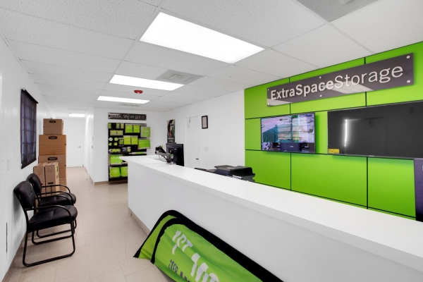 Facility photo: //images.sparefoot.com/medium/2373456994316686081.jpg