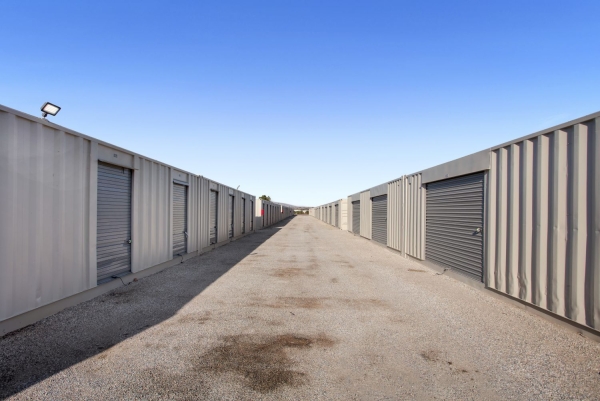 Facility photo: //images.sparefoot.com/medium/2373456994316779476.jpg