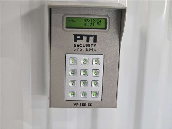 Facility photo: //images.sparefoot.com/medium/2373556994314e3ec0a.jpg