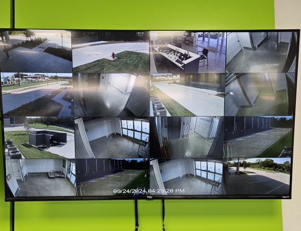 Facility photo: //images.sparefoot.com/medium/23735569943152590f4.jpg