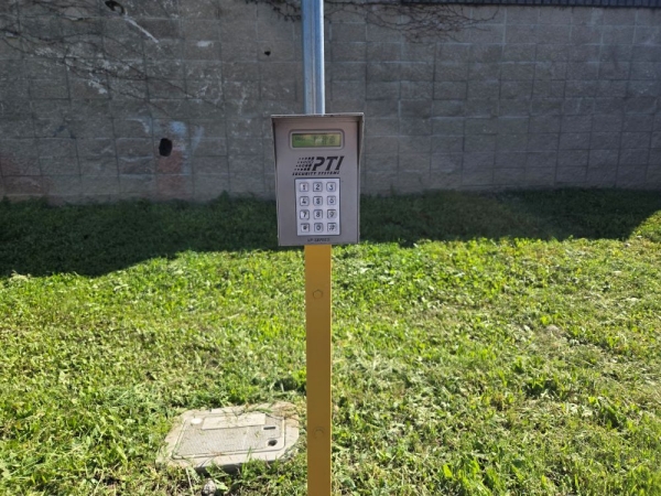 Facility photo: //images.sparefoot.com/medium/2373566994310ad6bf7.jpg