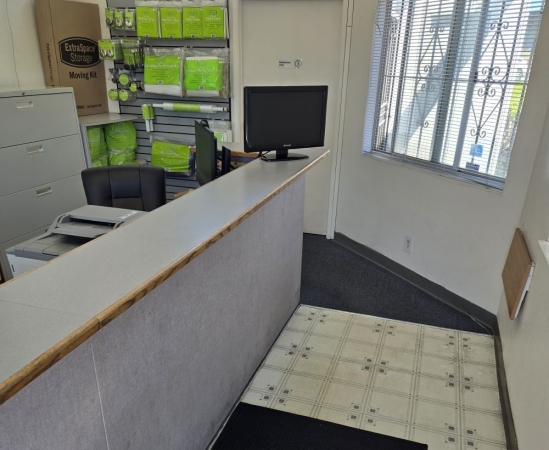 Facility photo: //images.sparefoot.com/medium/2373566994310bb872e.jpg