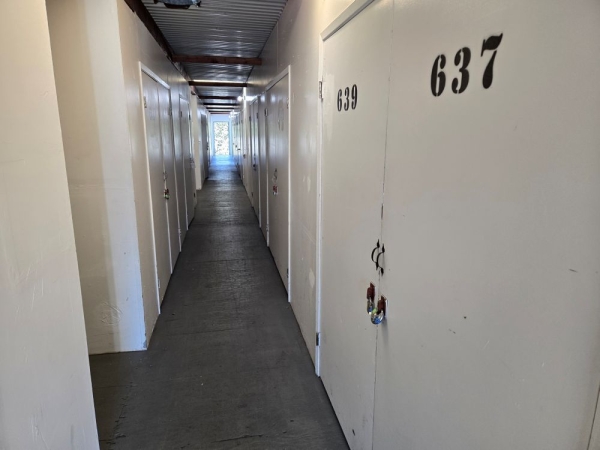 Facility photo: //images.sparefoot.com/medium/2373566994310d8a09a.jpg