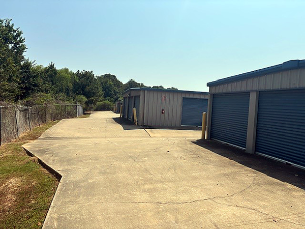 Facility photo: //images.sparefoot.com/medium/237371677d6c4d8ded2.png