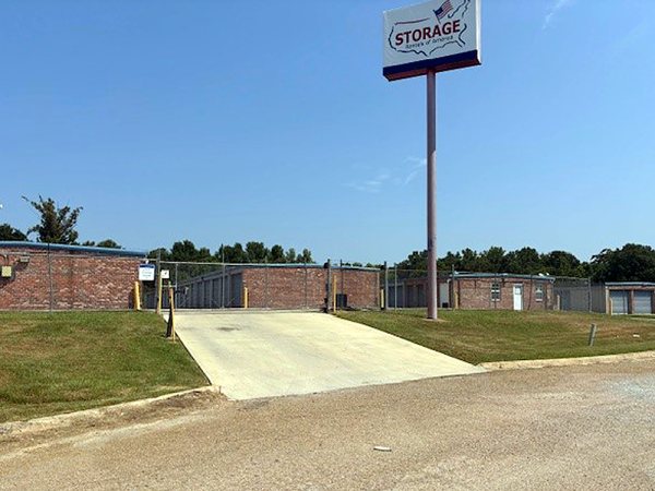 Facility photo: //images.sparefoot.com/medium/237371677d6d772bad3.png
