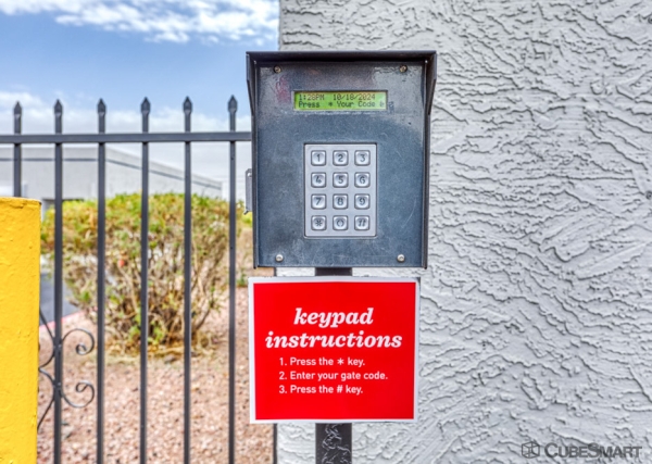 Facility photo: //images.sparefoot.com/medium/237417693bc46c9b5df.jpg