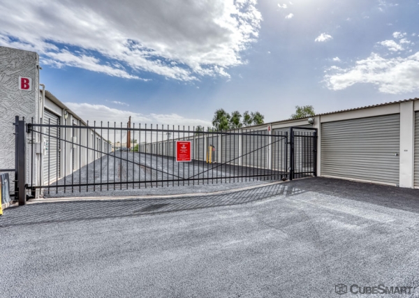 Facility photo: //images.sparefoot.com/medium/23741769b4feb64674d.jpg