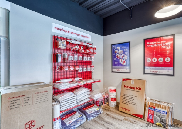 Facility photo: //images.sparefoot.com/medium/23741968a82ac48a034.jpg