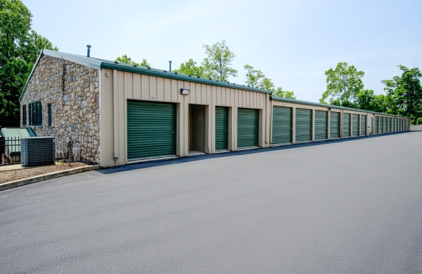 Facility photo: //images.sparefoot.com/medium/237428687eb4b03bfb4.jpg