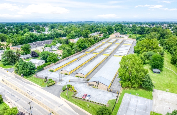 Facility photo: //images.sparefoot.com/medium/237432687eb951f3604.jpg