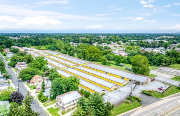 Facility photo: //images.sparefoot.com/medium/237432687eb9534b198.jpg