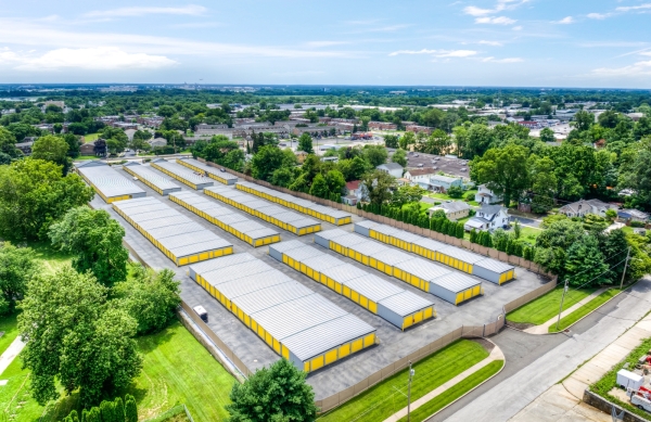 Facility photo: //images.sparefoot.com/medium/237432687eb98ebd790.jpg