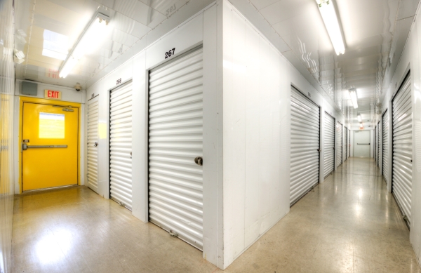 Facility photo: //images.sparefoot.com/medium/237432687eba043c57e.jpg