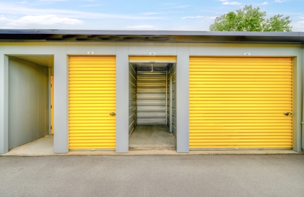 Facility photo: //images.sparefoot.com/medium/237432687eba1f77c70.jpg