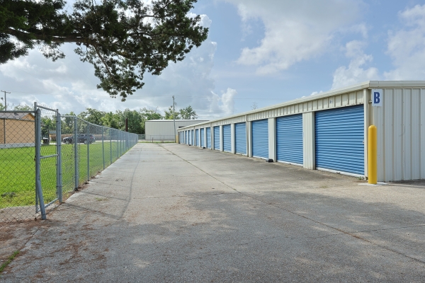 Facility photo: //images.sparefoot.com/medium/237436690ccb547be96.jpg