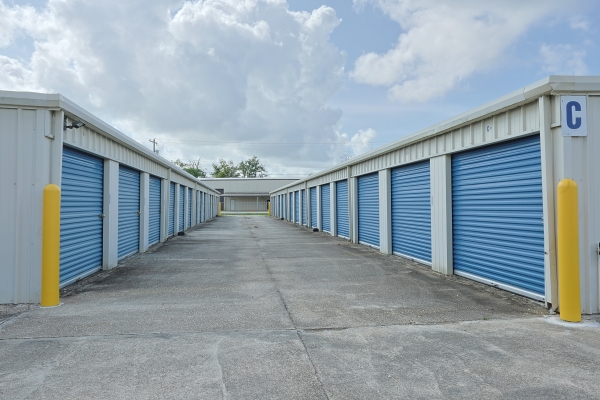 Facility photo: //images.sparefoot.com/medium/237436690ccb5947ab7.jpg