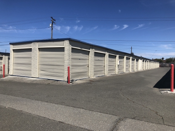 Facility photo: //images.sparefoot.com/medium/23744266b267b0adb5d.jpeg