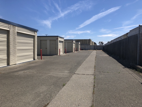 Facility photo: //images.sparefoot.com/medium/23744266b267b752d18.jpeg