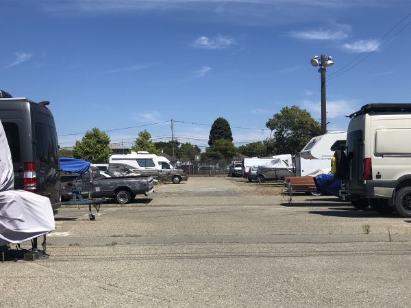 Facility photo: //images.sparefoot.com/medium/23744266b267bda23f9.jpeg