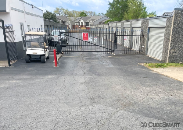 Facility photo: //images.sparefoot.com/medium/23744768807ea7438c7.jpg