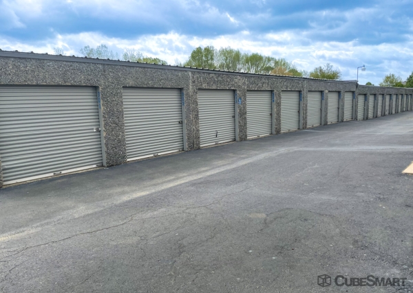 Facility photo: //images.sparefoot.com/medium/237447693bc1eed2b26.jpg