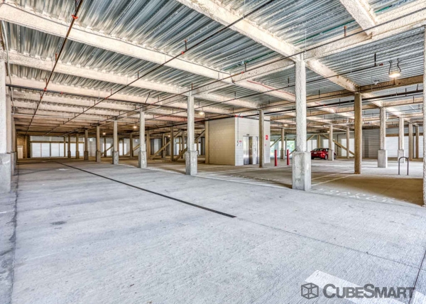 Facility photo: //images.sparefoot.com/medium/23750568946f50d863f.jpg