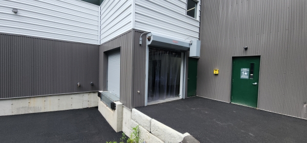 Facility photo: //images.sparefoot.com/medium/23756969e785ccb2a0a.jpg