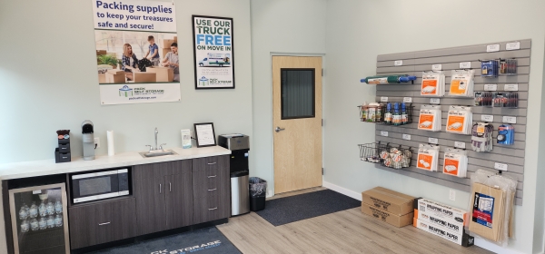 Facility photo: //images.sparefoot.com/medium/23756969e7862a534fe.jpg