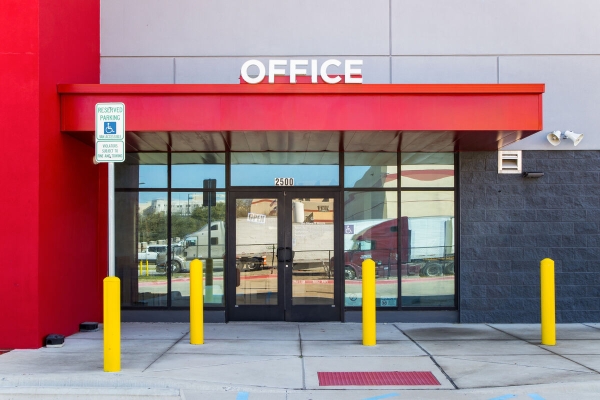 Storage Units at Go Store It - Dallas - 2500 Lone Star Drive - 2500 Lone Star Drive