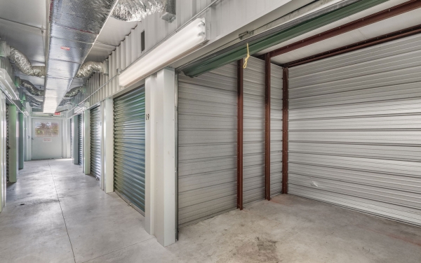 Facility photo: //images.sparefoot.com/medium/23759568da9b21d2101.jpg