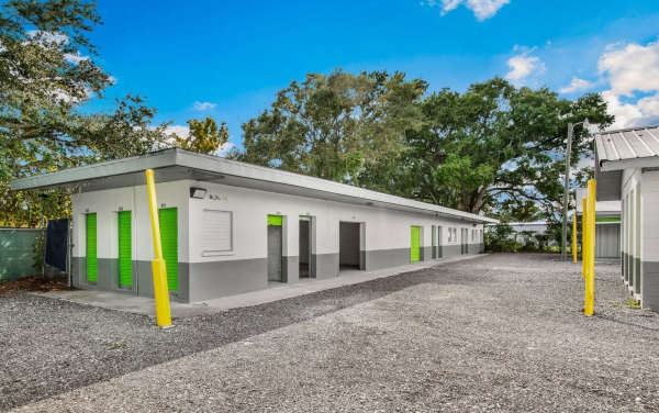 Facility photo: //images.sparefoot.com/medium/23759668da9b6429bf7.jpg