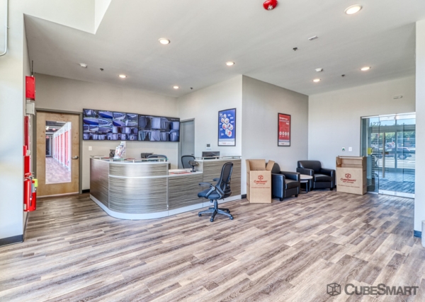 Facility photo: //images.sparefoot.com/medium/237613686f7a8522844.jpg