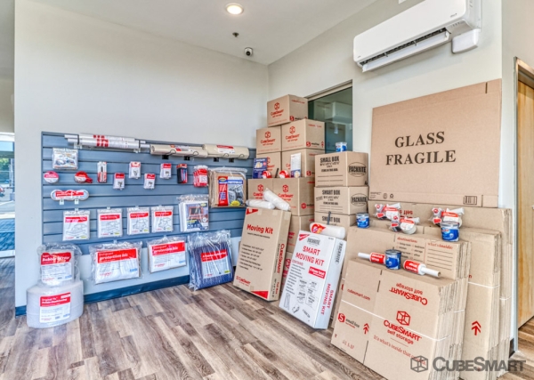 Facility photo: //images.sparefoot.com/medium/237613686f7a87771d6.jpg