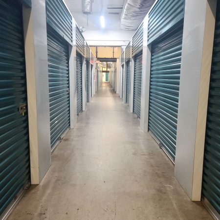Facility photo: //images.sparefoot.com/medium/237615689c92d94e271.jpg