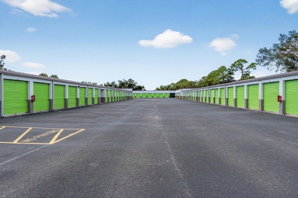 Facility photo: //images.sparefoot.com/medium/23761668f77f3498a40.jpg