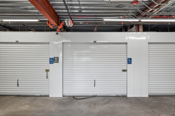 Facility photo: //images.sparefoot.com/medium/23761668f77f6126341.jpg
