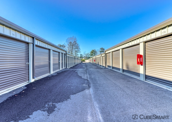 Facility photo: //images.sparefoot.com/medium/237643688334e340a9a.jpg
