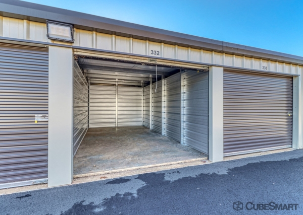 Facility photo: //images.sparefoot.com/medium/237643688b1b0de28d4.jpg