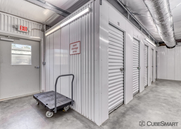 Facility photo: //images.sparefoot.com/medium/237643688b1b0f13a24.jpg
