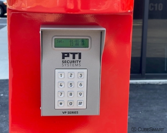 Facility photo: //images.sparefoot.com/medium/237644697f14f7e29c2.jpg