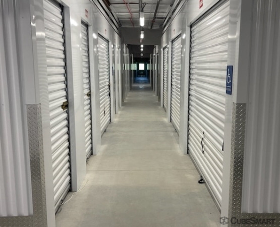 Facility photo: //images.sparefoot.com/medium/2376446a19539d1c5f4.jpg