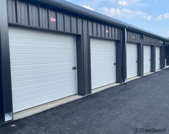 Facility photo: //images.sparefoot.com/medium/2376446a19539e90c95.jpg