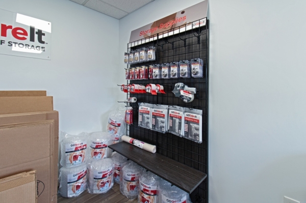 Facility photo: //images.sparefoot.com/medium/23765466cceb92b8956.jpeg