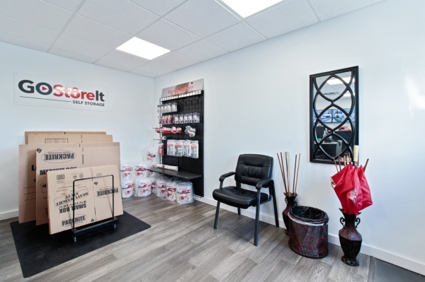 Facility photo: //images.sparefoot.com/medium/23765466cceb93e7d3c.jpeg