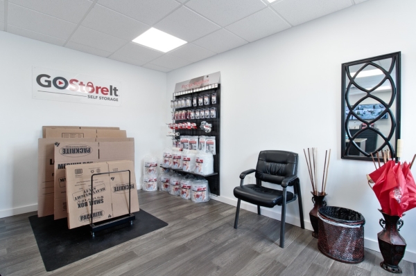 Facility photo: //images.sparefoot.com/medium/23765466cceb963727e.jpeg