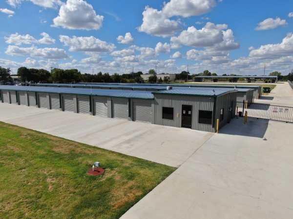 Facility photo: //images.sparefoot.com/medium/237694690e394abb16b.jpeg