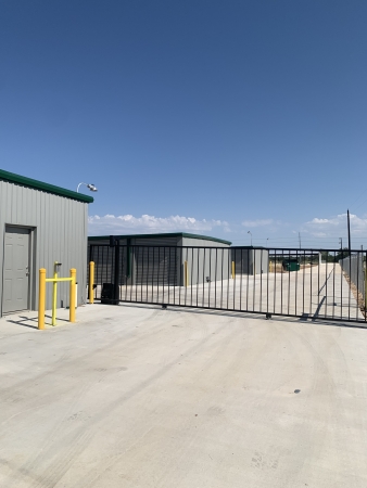 Facility photo: //images.sparefoot.com/medium/237694690e394c9887e.jpeg