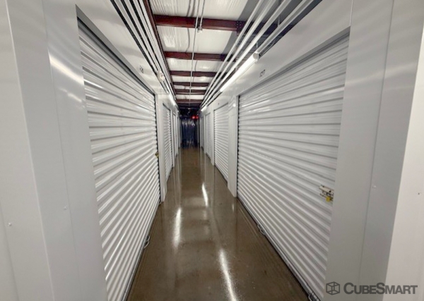 Facility photo: //images.sparefoot.com/medium/2377466883408009706.jpg