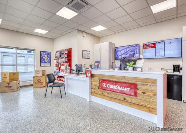 Facility photo: //images.sparefoot.com/medium/23774669dca7826eb15.jpg